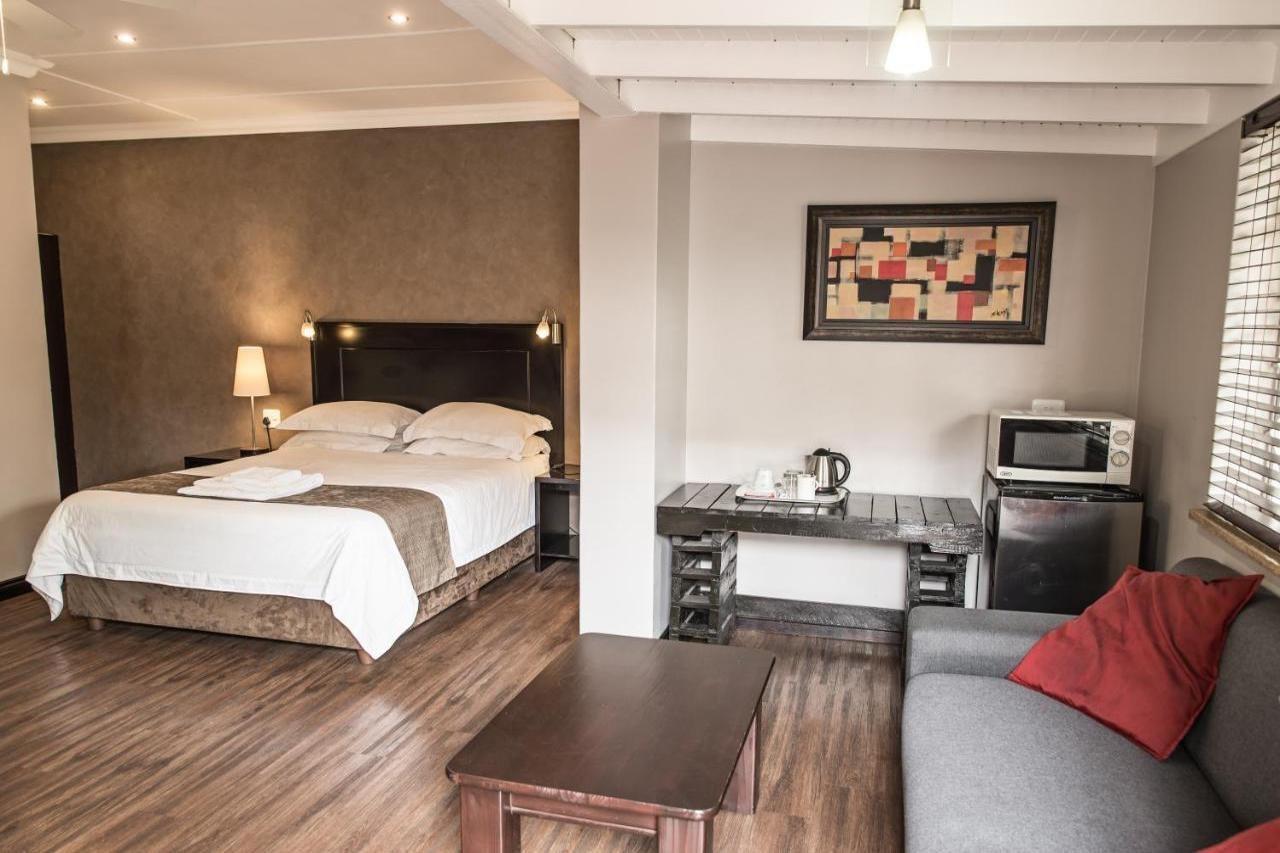 Ruth Avenue Guest House อีเดนเวล ภายนอก รูปภาพ