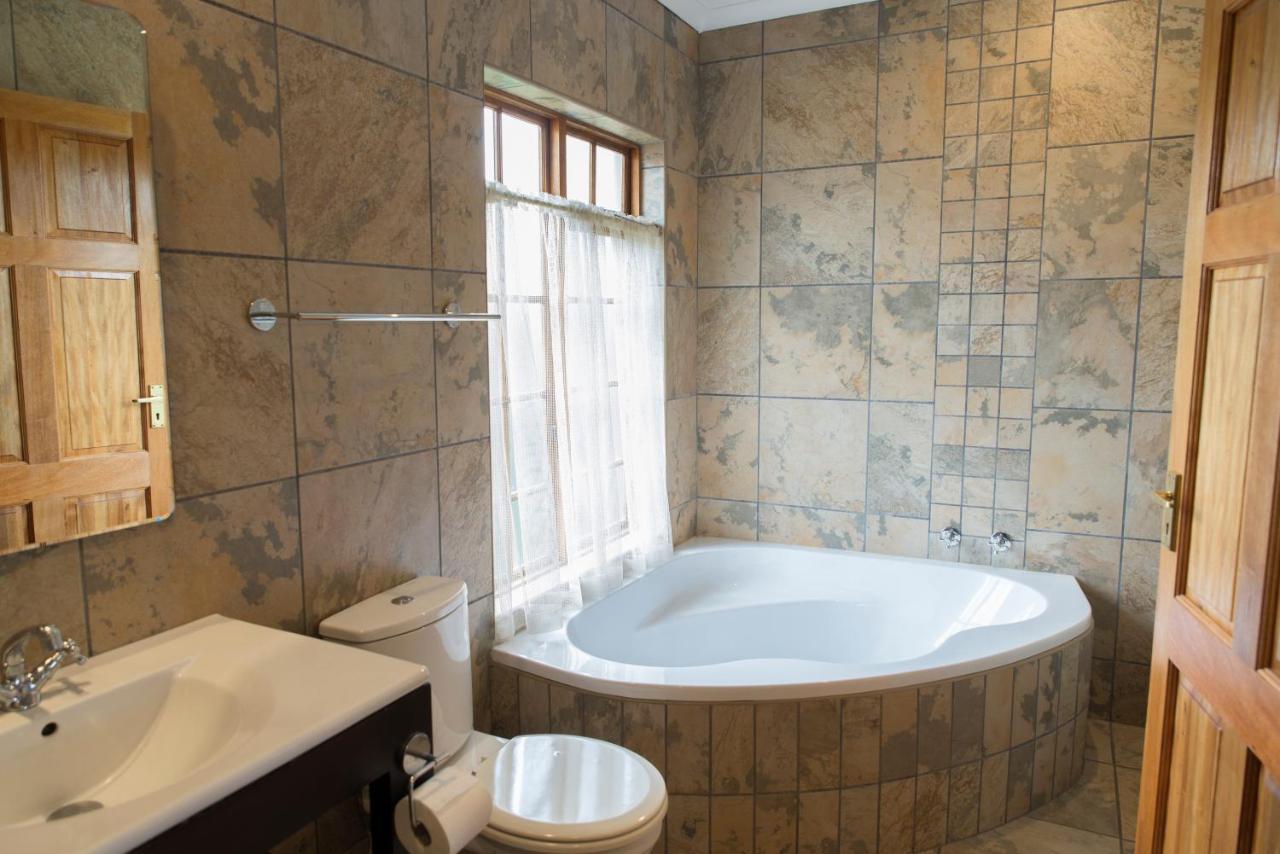 Ruth Avenue Guest House อีเดนเวล ภายนอก รูปภาพ