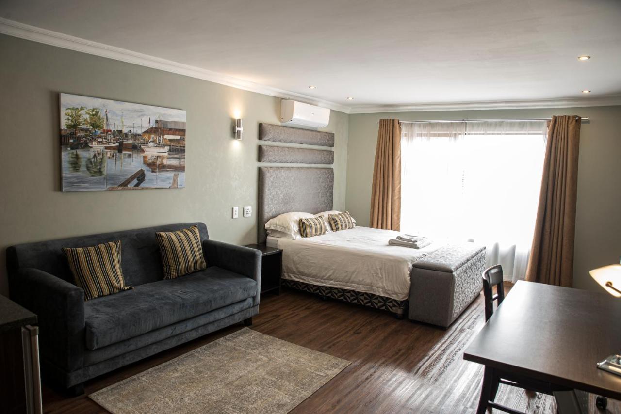 Ruth Avenue Guest House อีเดนเวล ภายนอก รูปภาพ
