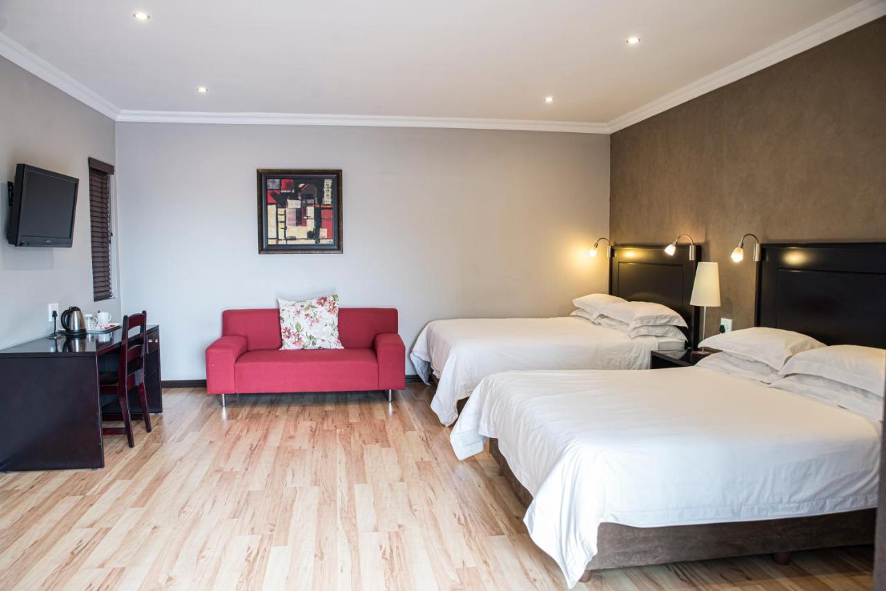 Ruth Avenue Guest House อีเดนเวล ภายนอก รูปภาพ