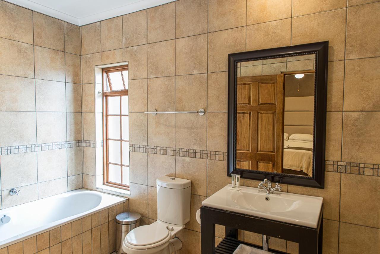 Ruth Avenue Guest House อีเดนเวล ภายนอก รูปภาพ