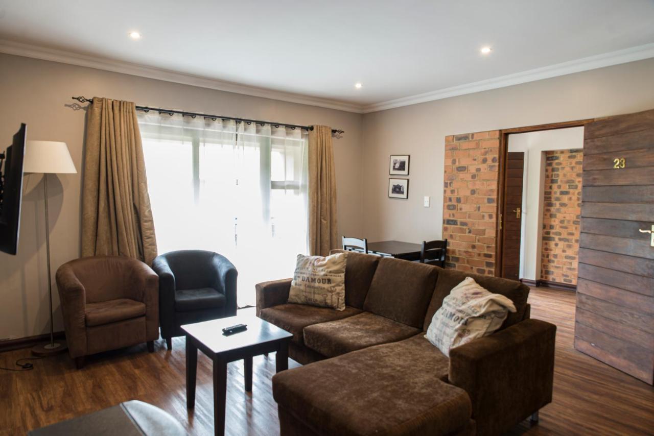 Ruth Avenue Guest House อีเดนเวล ภายนอก รูปภาพ